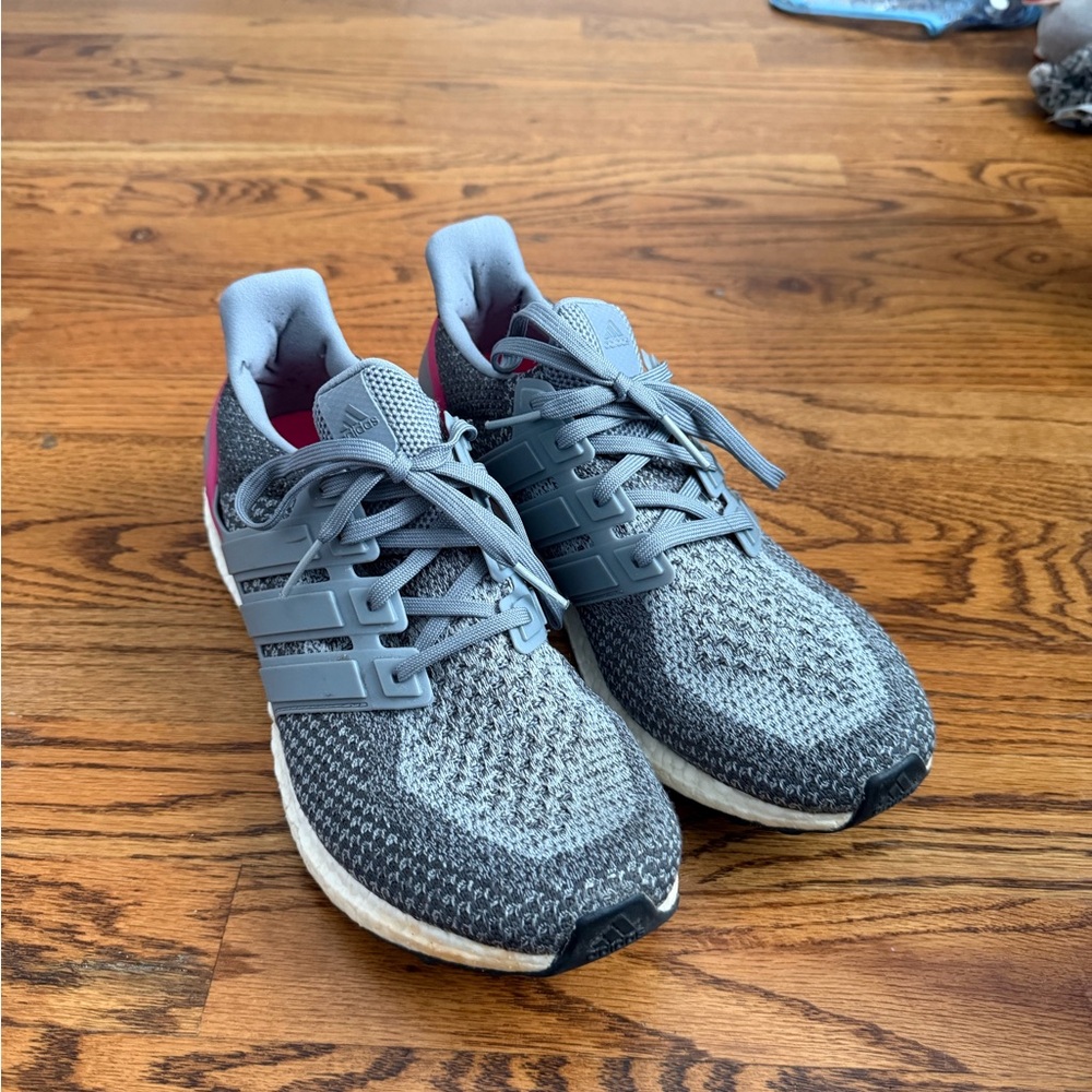Adidas Women’s Gray Knit Running Sneakers with Pink Accent